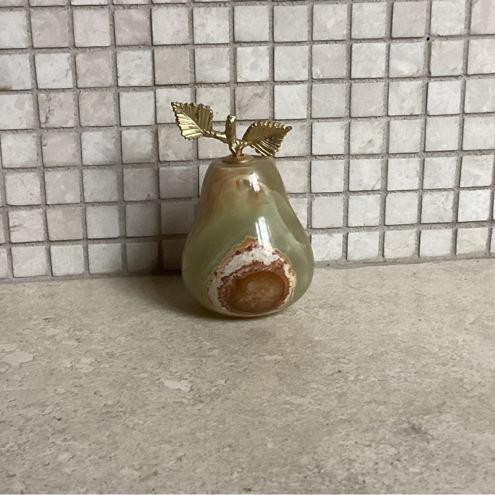 NATURAL GREEN ONYX SOLID STONE PEAR w/GOLD METAL LEAVES from GREECE
